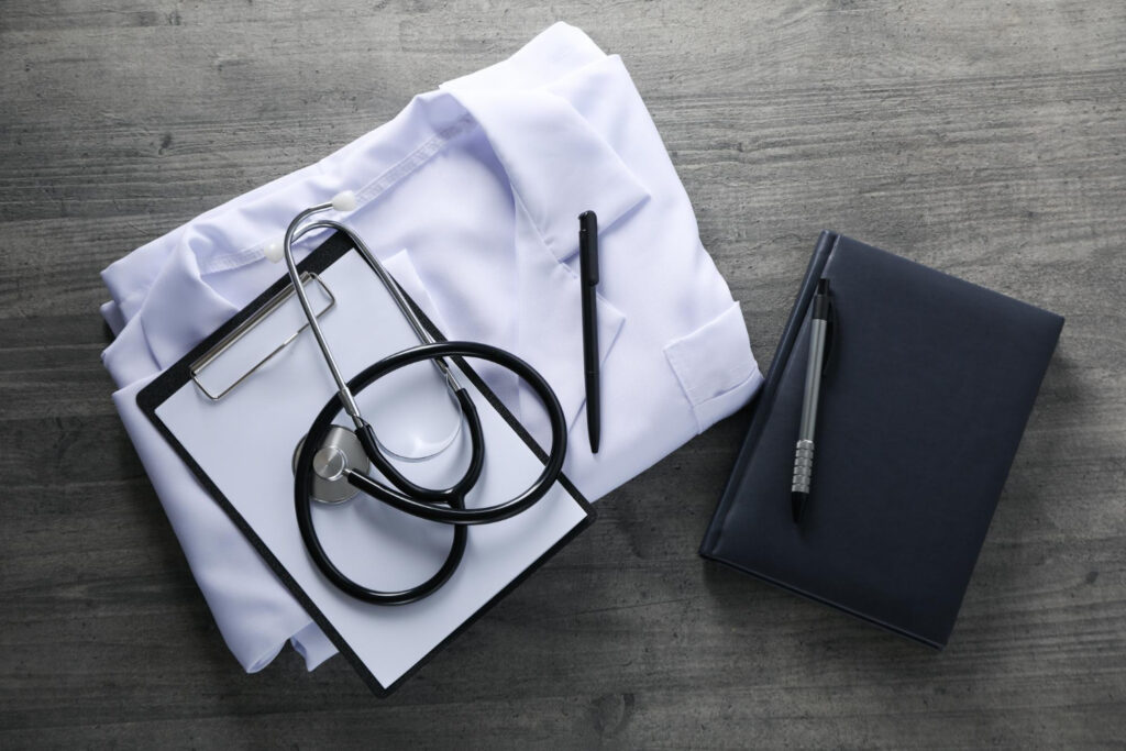 Tributação para médicos: evite erros e economize de forma legal