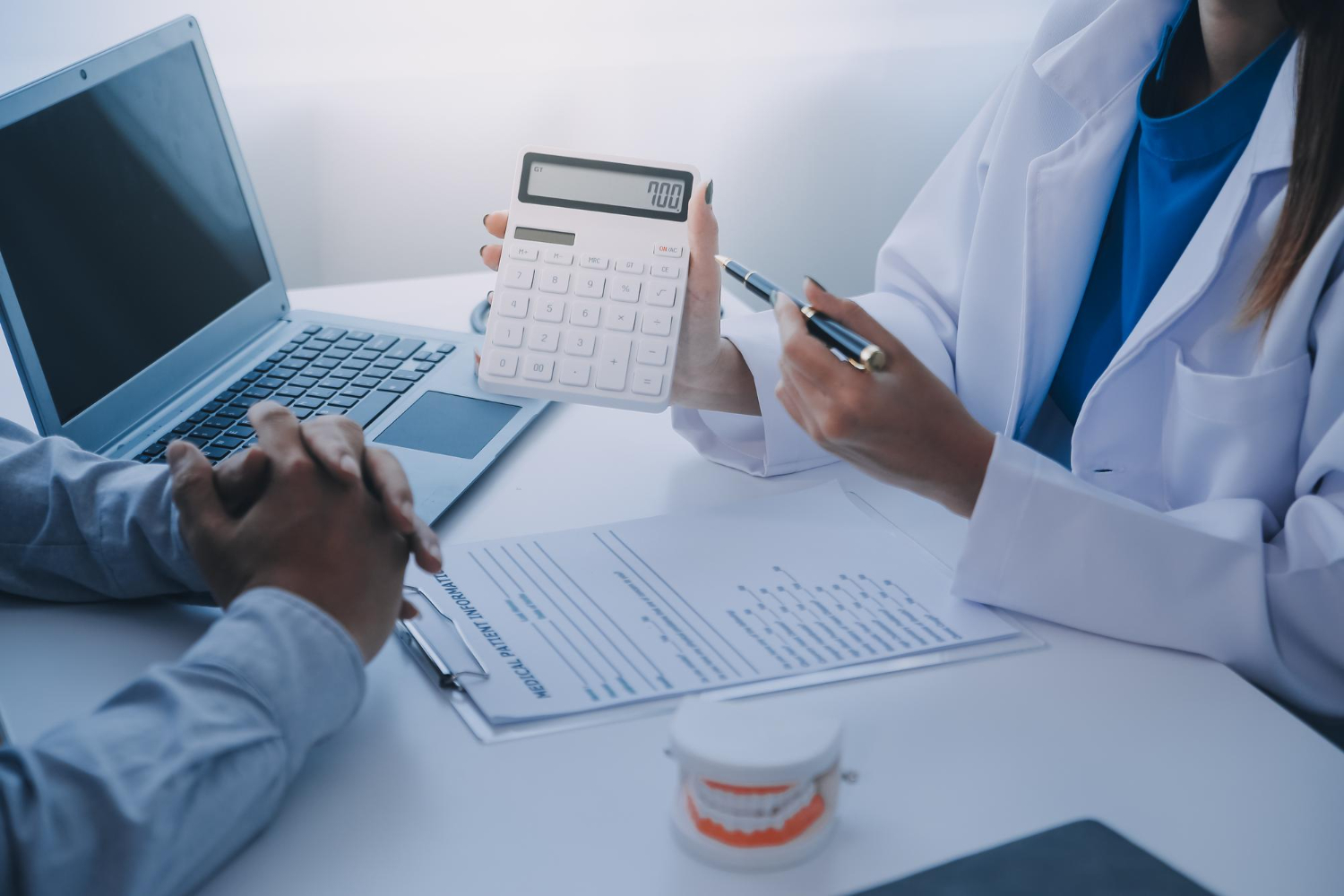 Erros contábeis em clínicas: como reduzir impostos legalmente